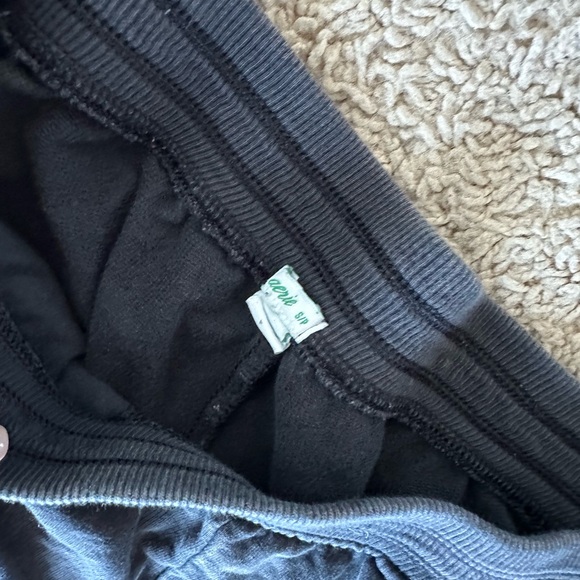 AERIE distressed sweatsuit - Picture 4 of 4